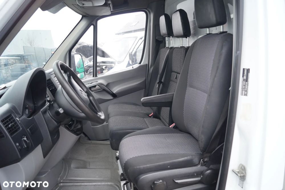 Mercedes-Benz Sprinter - 13