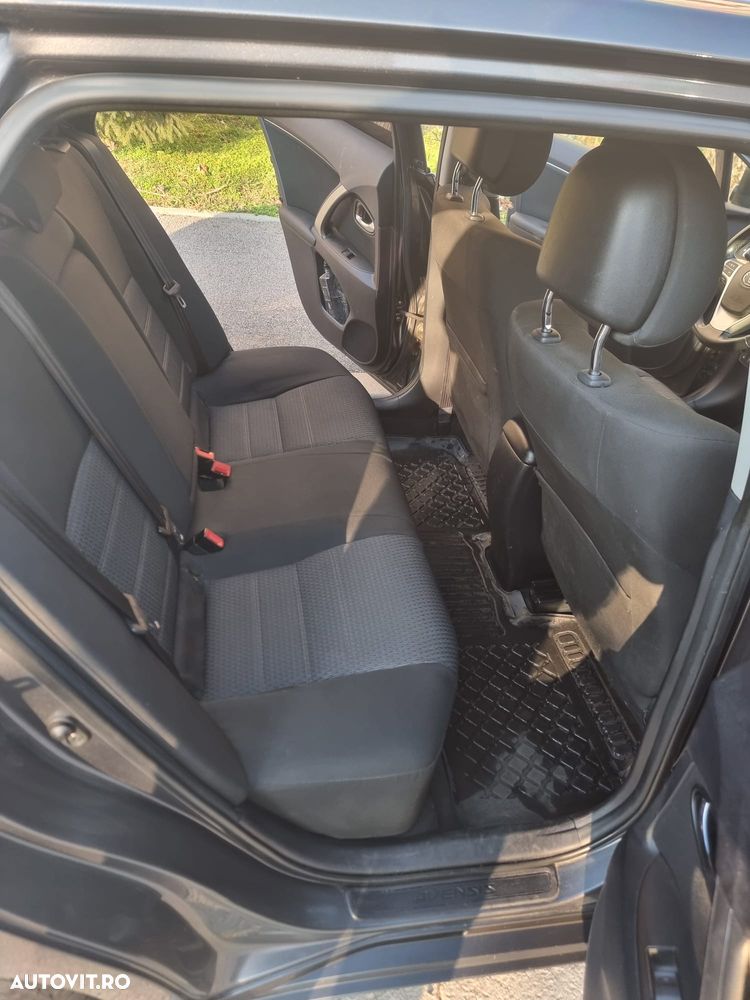 Toyota Avensis 2.0 D-4D Executive - 9
