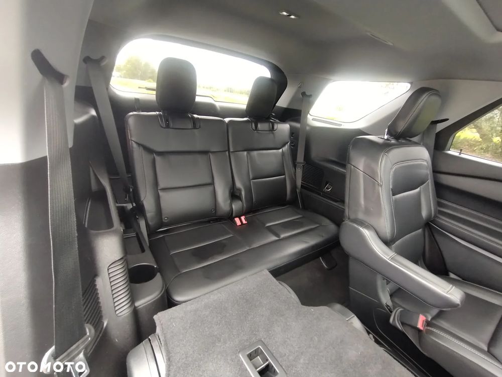 Ford Explorer - 32