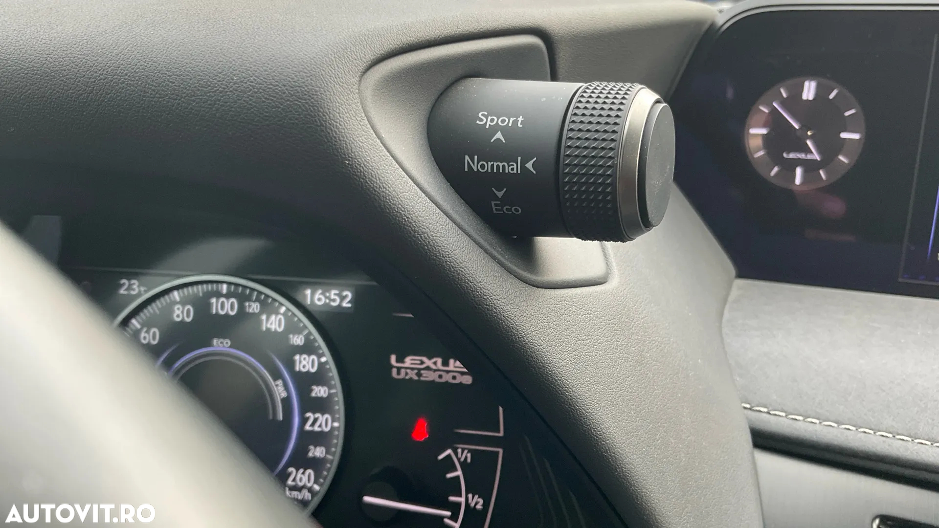 Lexus UX 300e Luxury - 12