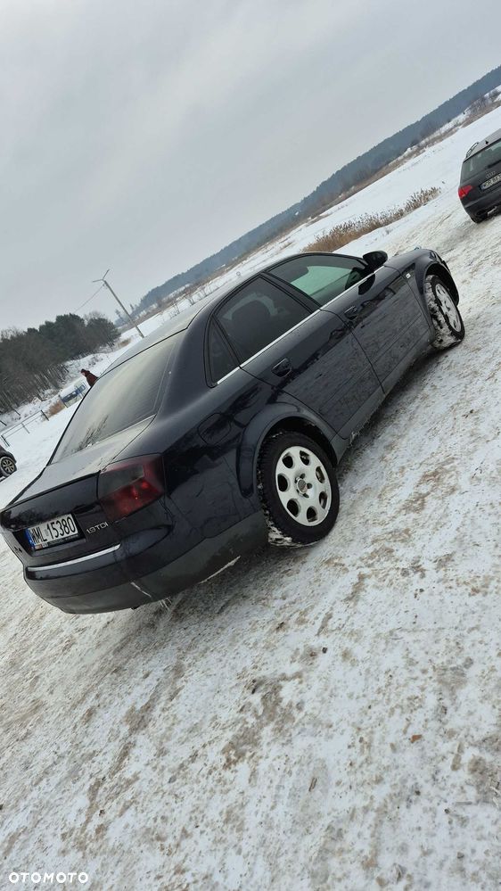 Audi A4 Limousine - 4
