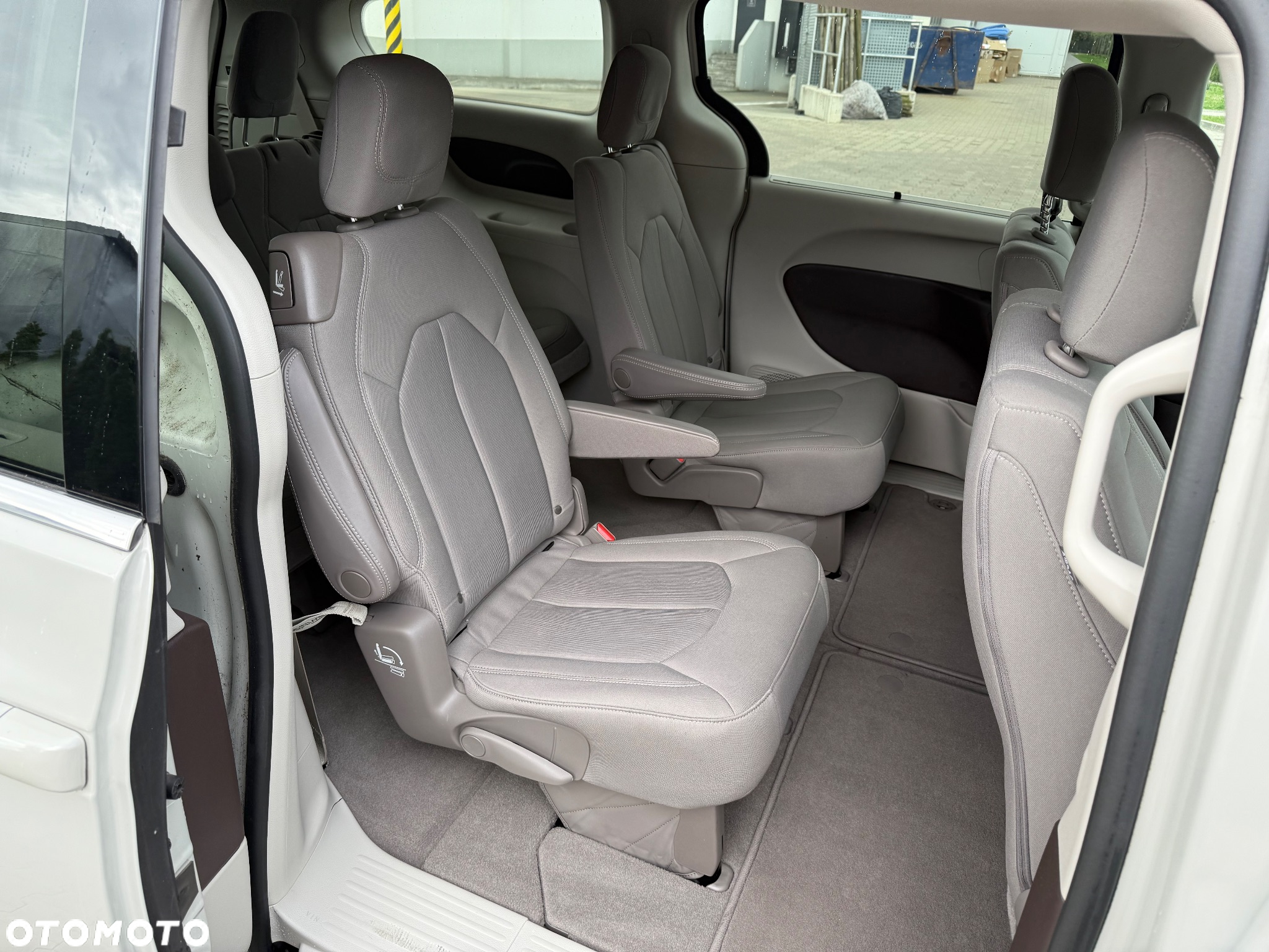 Chrysler Pacifica - 22