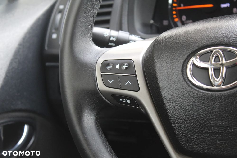 Toyota Avensis - 18