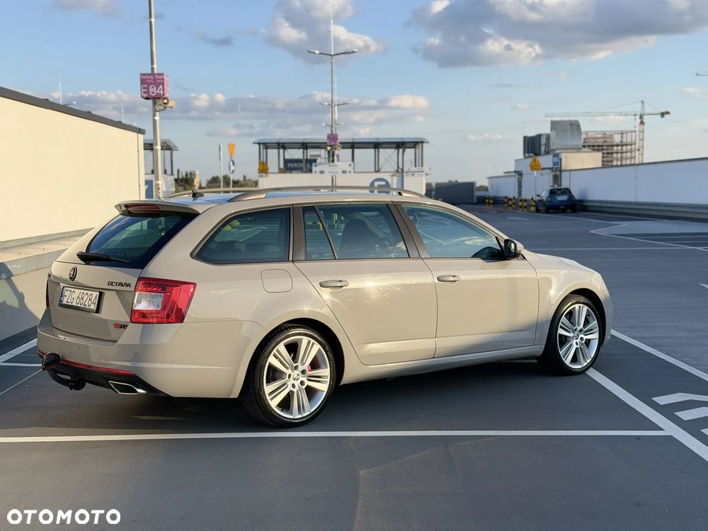 Skoda Octavia 2.0 TDI DSG RS - 10