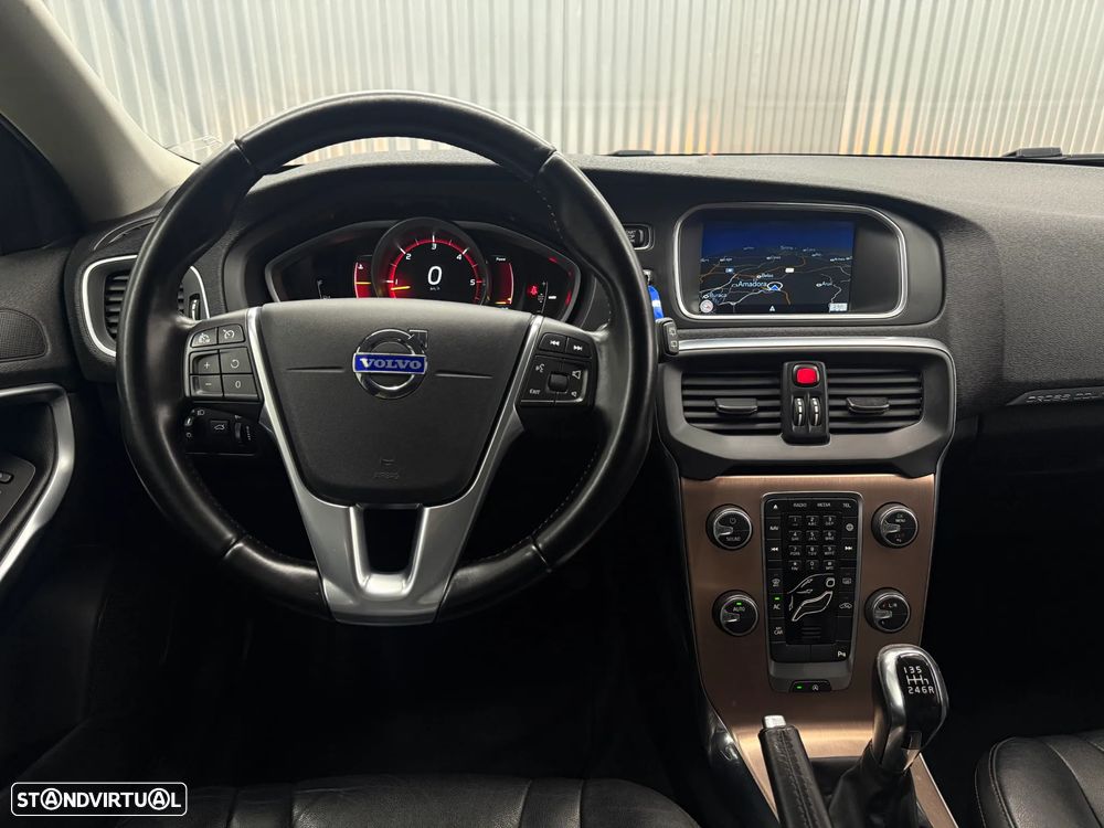 Volvo V40 Cross Country 2.0 D3 Momentum - 9