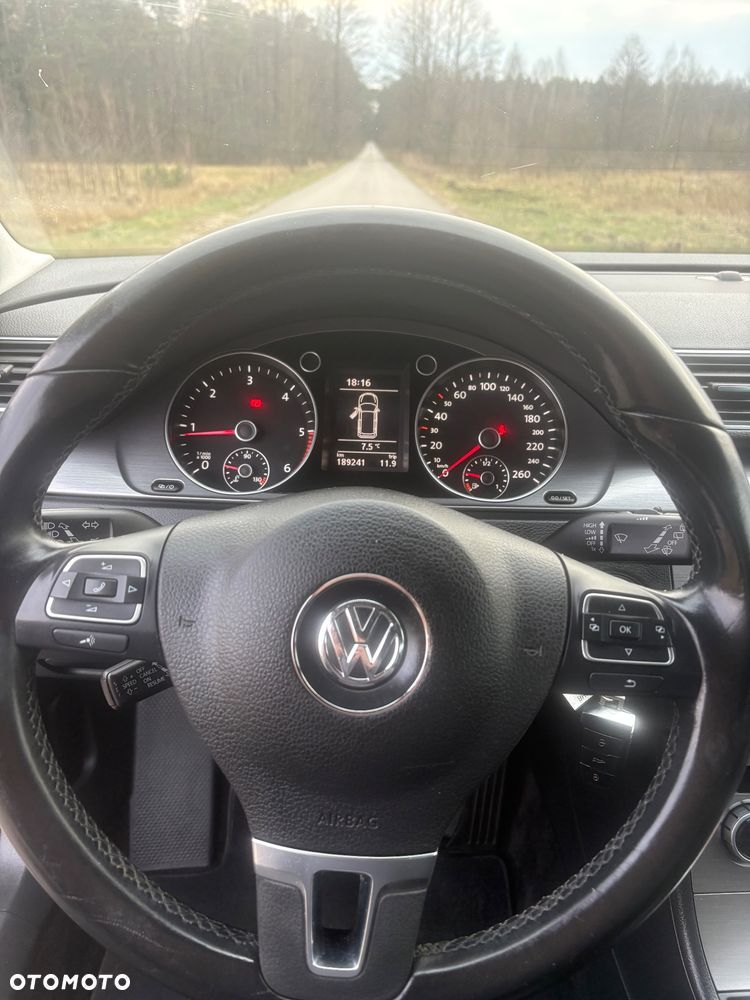 Volkswagen Passat 2.0 Blue TDI SCR Trendline - 14