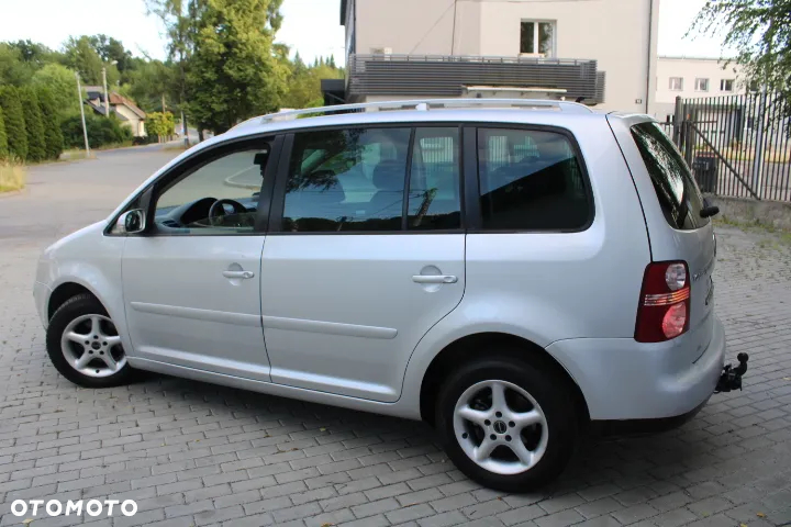 Volkswagen Touran 2.0 TDI Highline DSG - 17