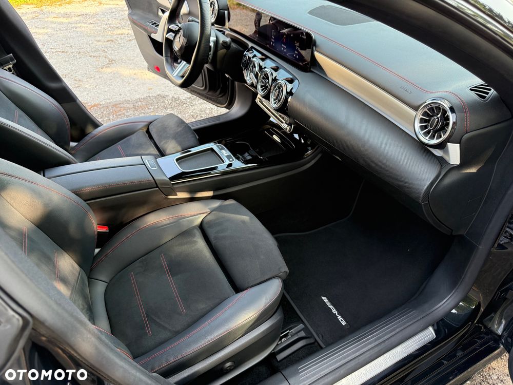 Mercedes-Benz CLA 250 e 8G-DCT AMG Line - 35