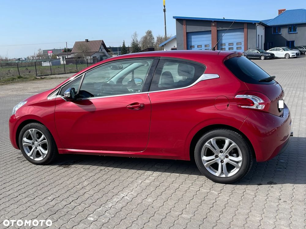 Peugeot 208 PureTech 110 Stop & Start Allure - 11
