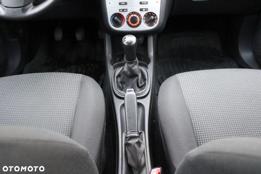 Opel Corsa 1.2 16V Essentia - 17