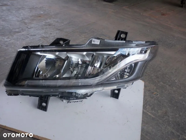 Iveco S-Way lampa przednia Lewa H7