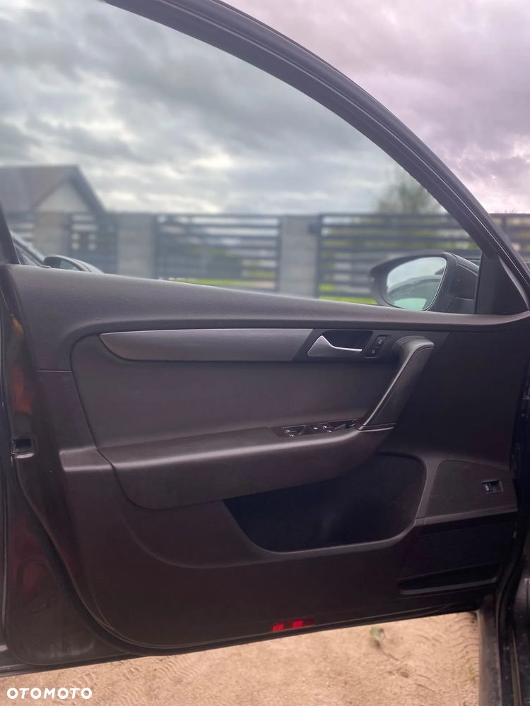 Volkswagen Passat 2.0 TDI Comfortline - 23