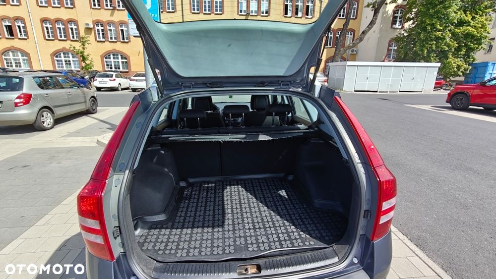 Kia Ceed - 8