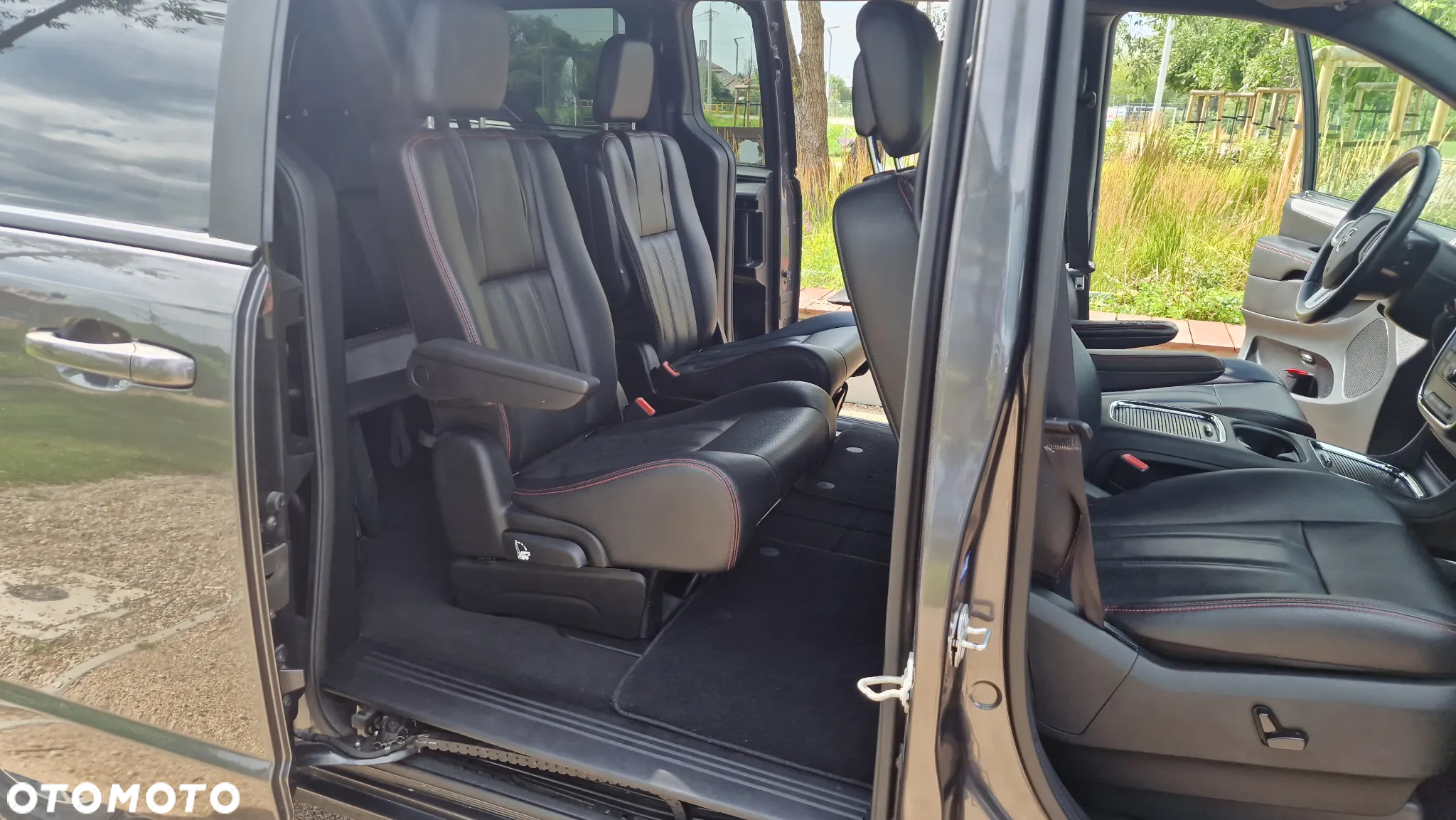 Dodge Grand Caravan - 24
