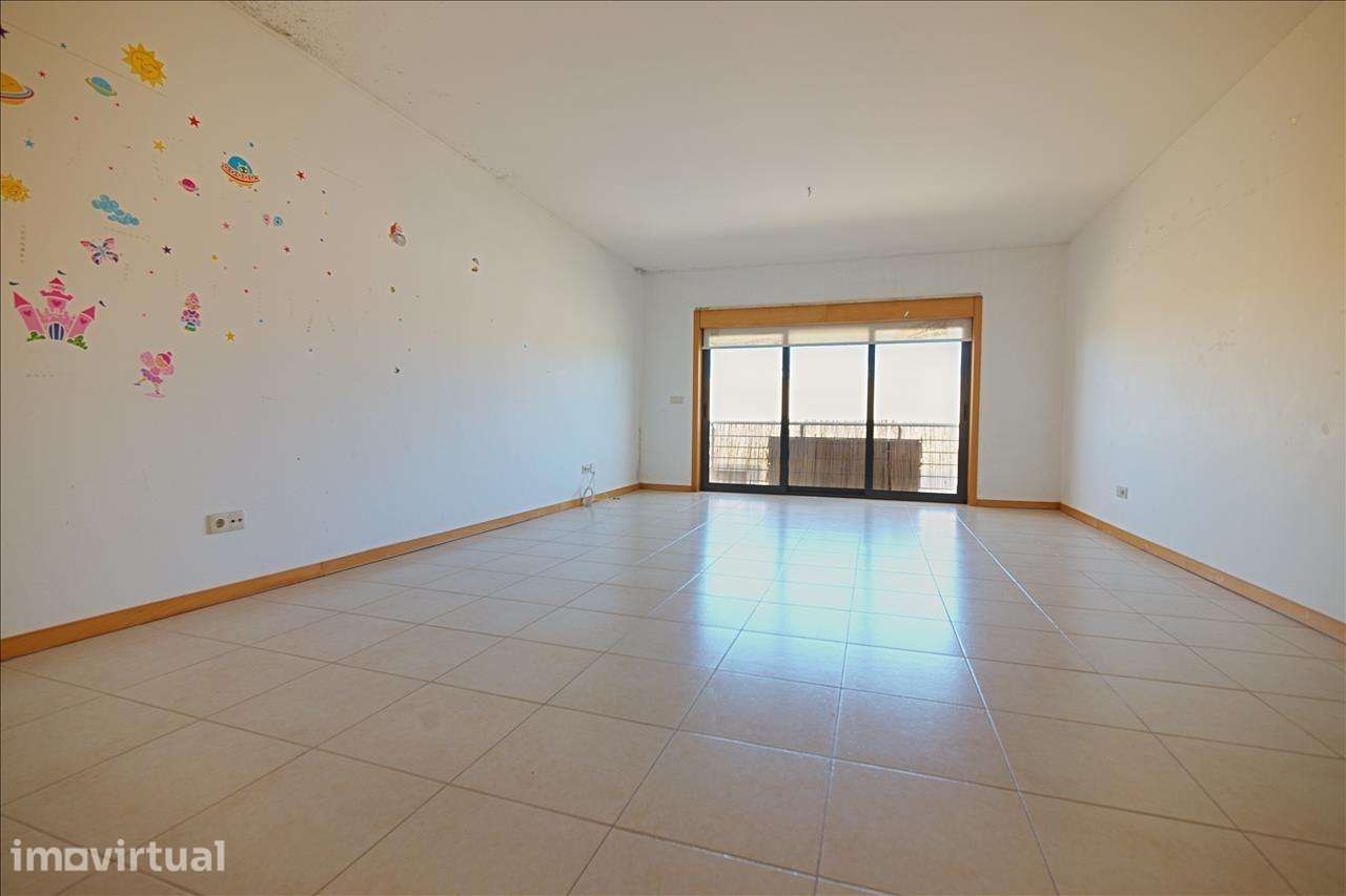 Espaçoso apartamento T3 na Urbanização Vila Serena - Grande imagem: 4/27