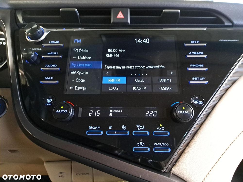 Toyota Camry 2.5 Hybrid Executive CVT - 21