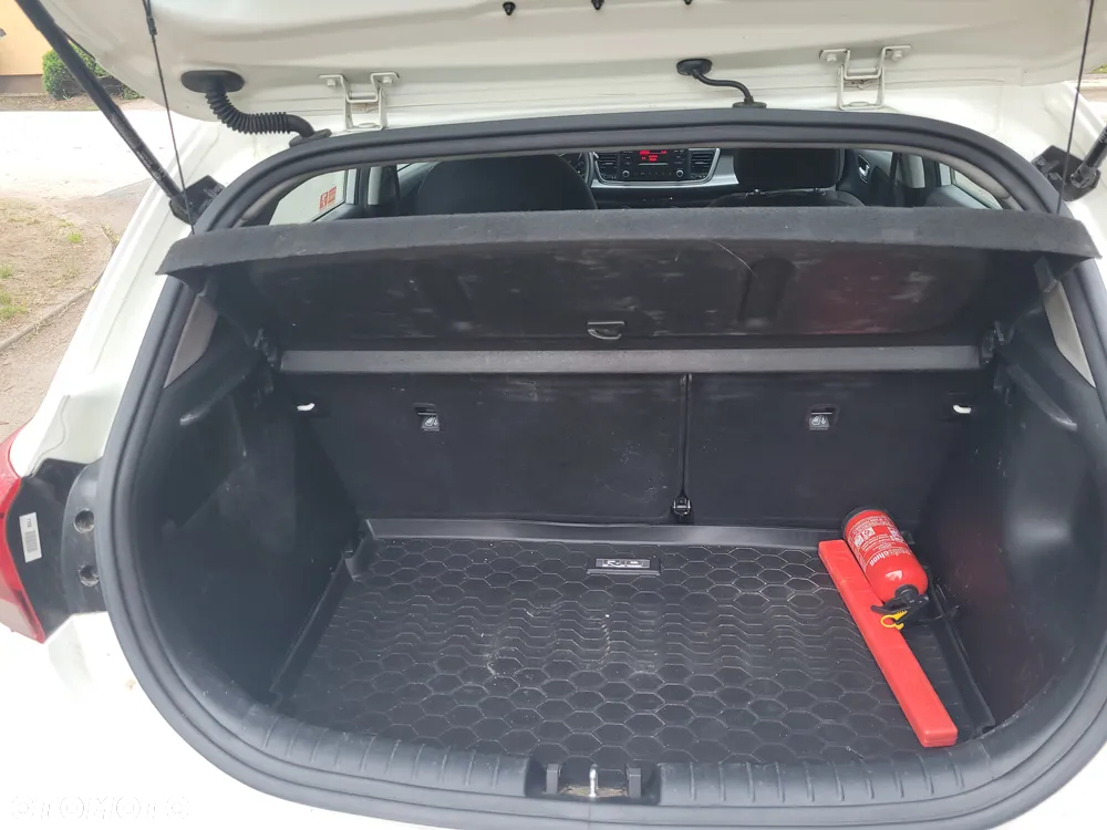 Kia Rio - 11