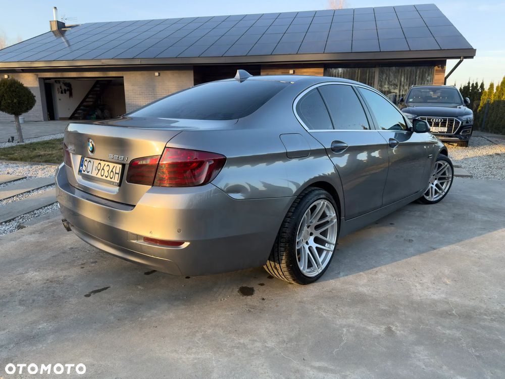 BMW Seria 5 528i xDrive Sport-Aut Luxury Line - 13