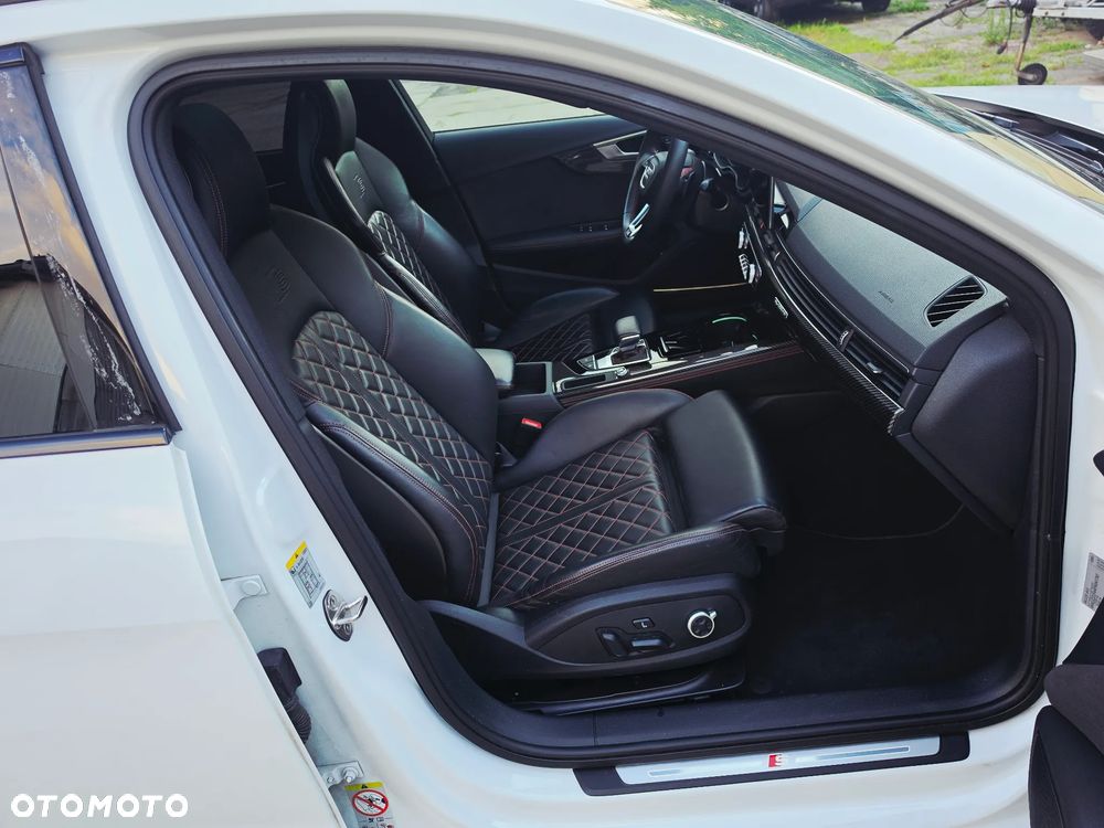 Audi A4 Avant 45 TFSI quattro S tronic S line - 33
