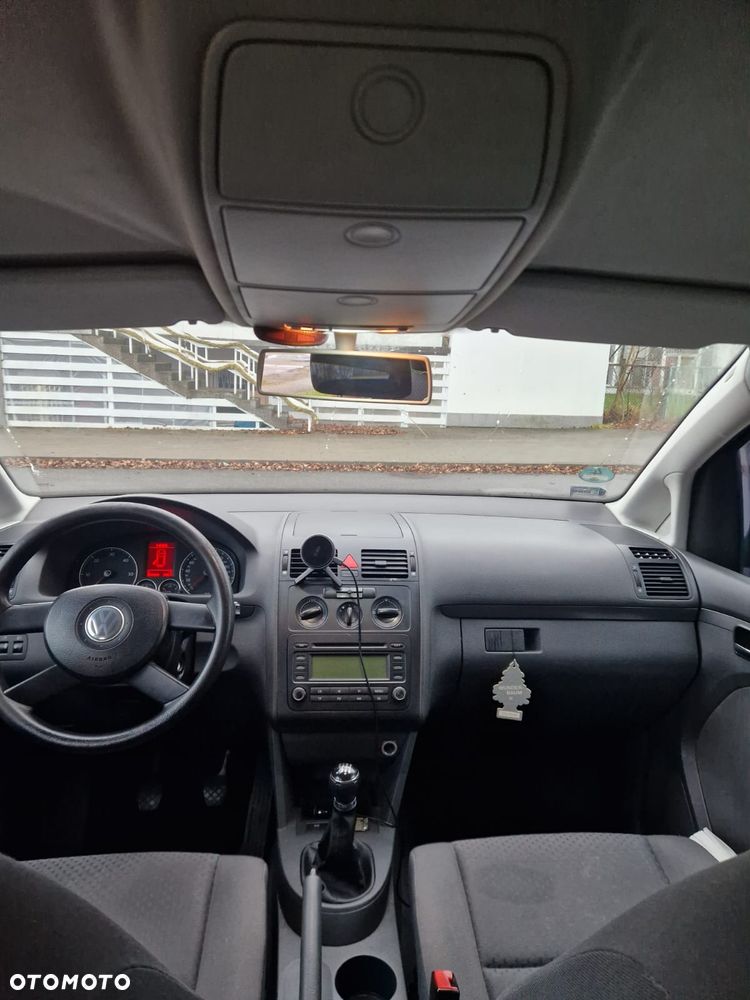 Volkswagen Touran - 11