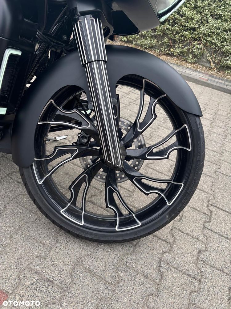 Harley-Davidson Touring Road Glide - 12