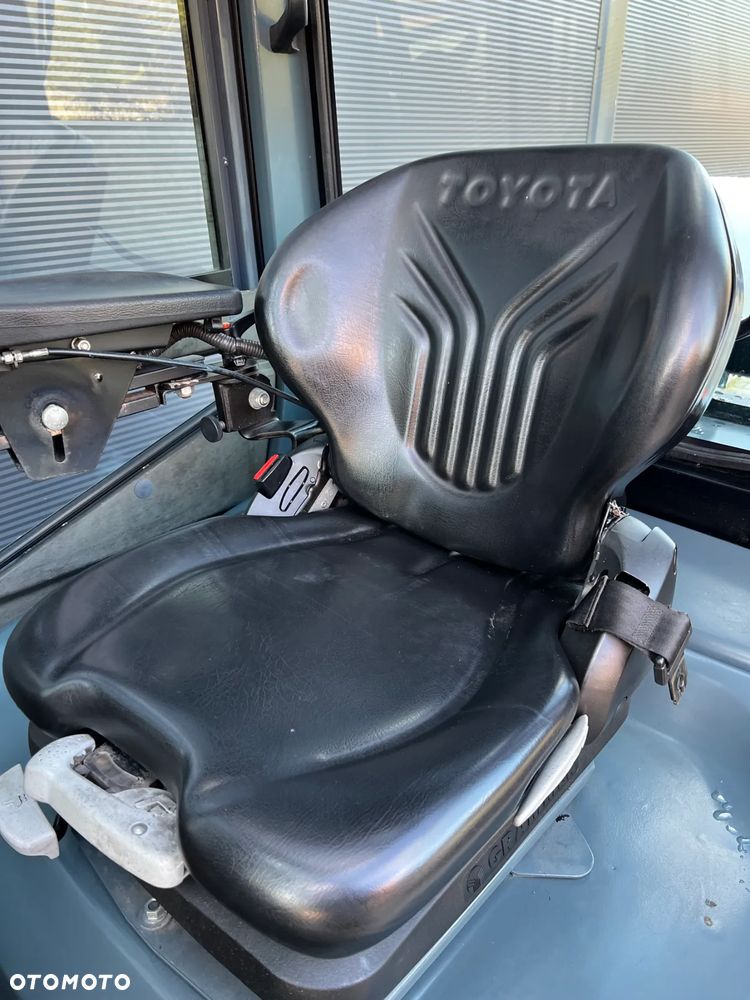 Toyota 02-8FGF30 - 8