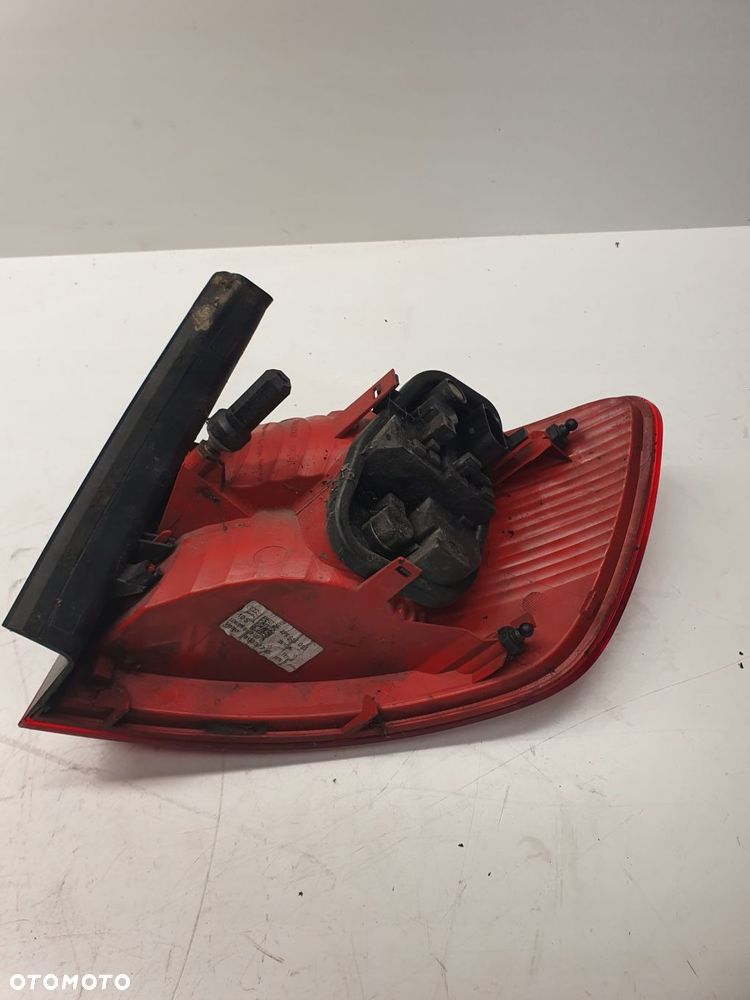 LAMPA LEWY TYŁ W BŁOTNIK AUDI A6 C6 4F9945095 - 4