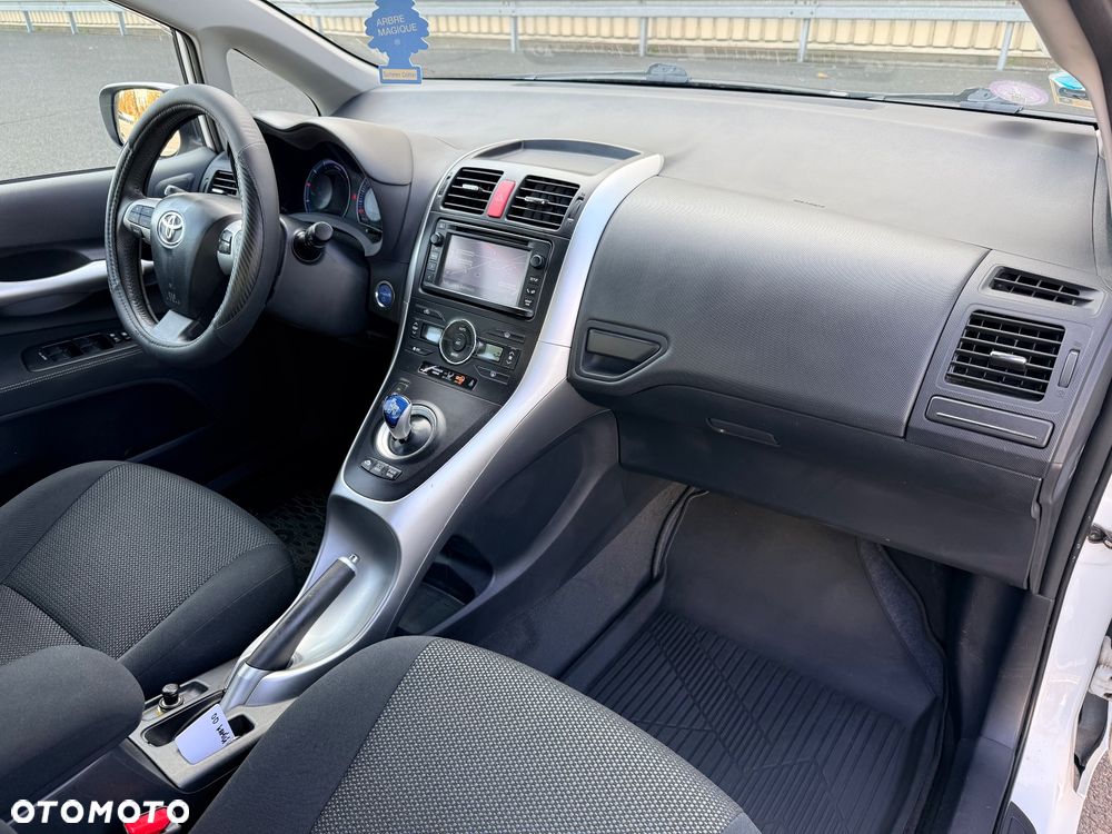 Toyota Auris 1.8 HSD Luna - 29