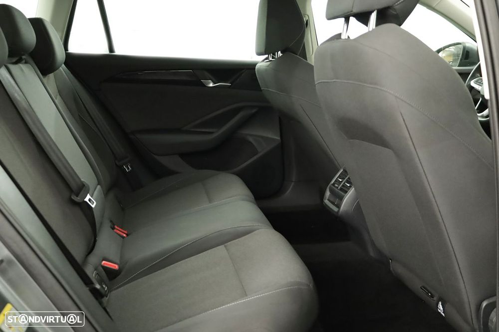 VW Passat Variant 1.5 TSI eHybrid DSG - 22