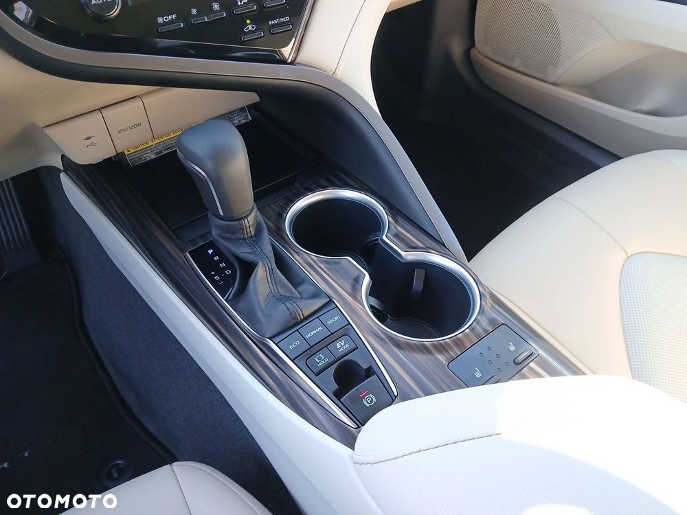 Toyota Camry 2.5 Hybrid Executive CVT - 35