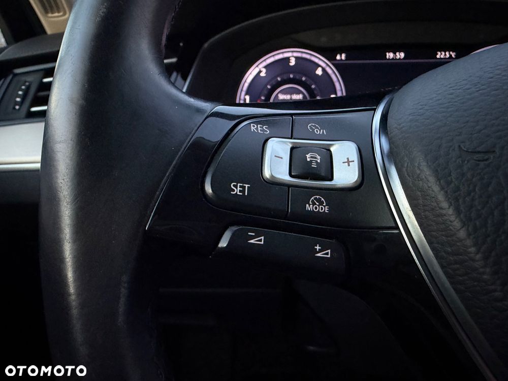 Volkswagen Passat 2.0 TDI Bi-Turbo BMT 4Mot Highline DSG - 19