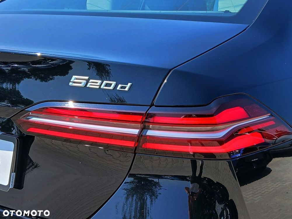 BMW Seria 5 520d xDrive mHEV - 11