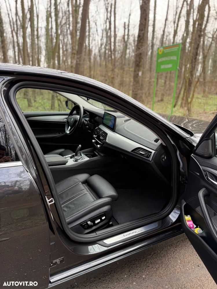 BMW Seria 5 530e xDrive Aut. Luxury Line - 7