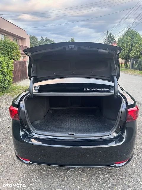 Toyota Avensis 2.0 Premium MS - 6