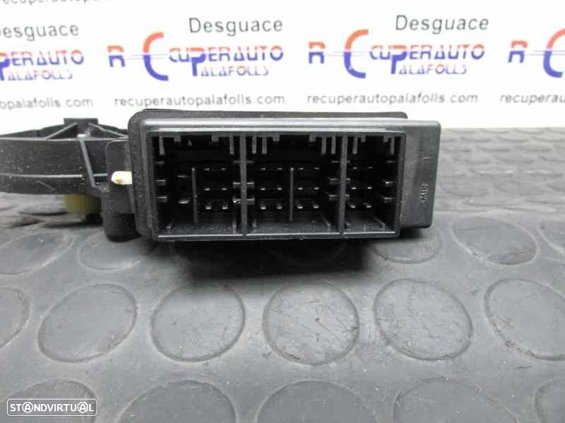 MOTOR ELEVADOR DE VIDRO FRONTAL DIREITO VOLKSWAGEN POLO 2003 -6Q2959801A - 2