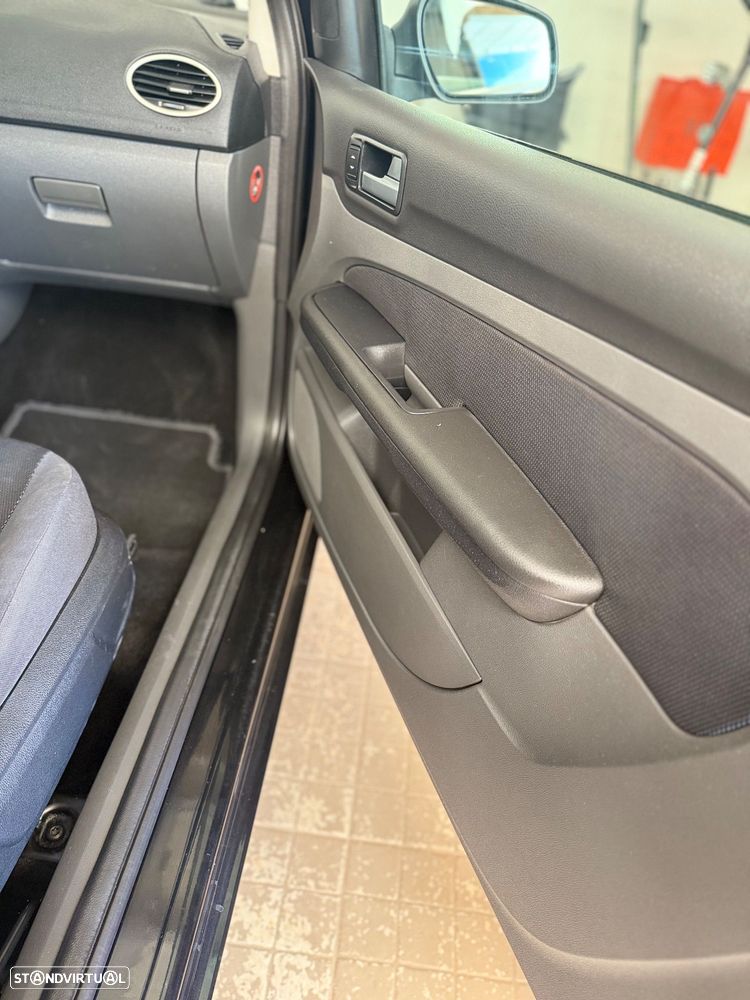 Ford Focus 1.6 TDCi Sport - 12
