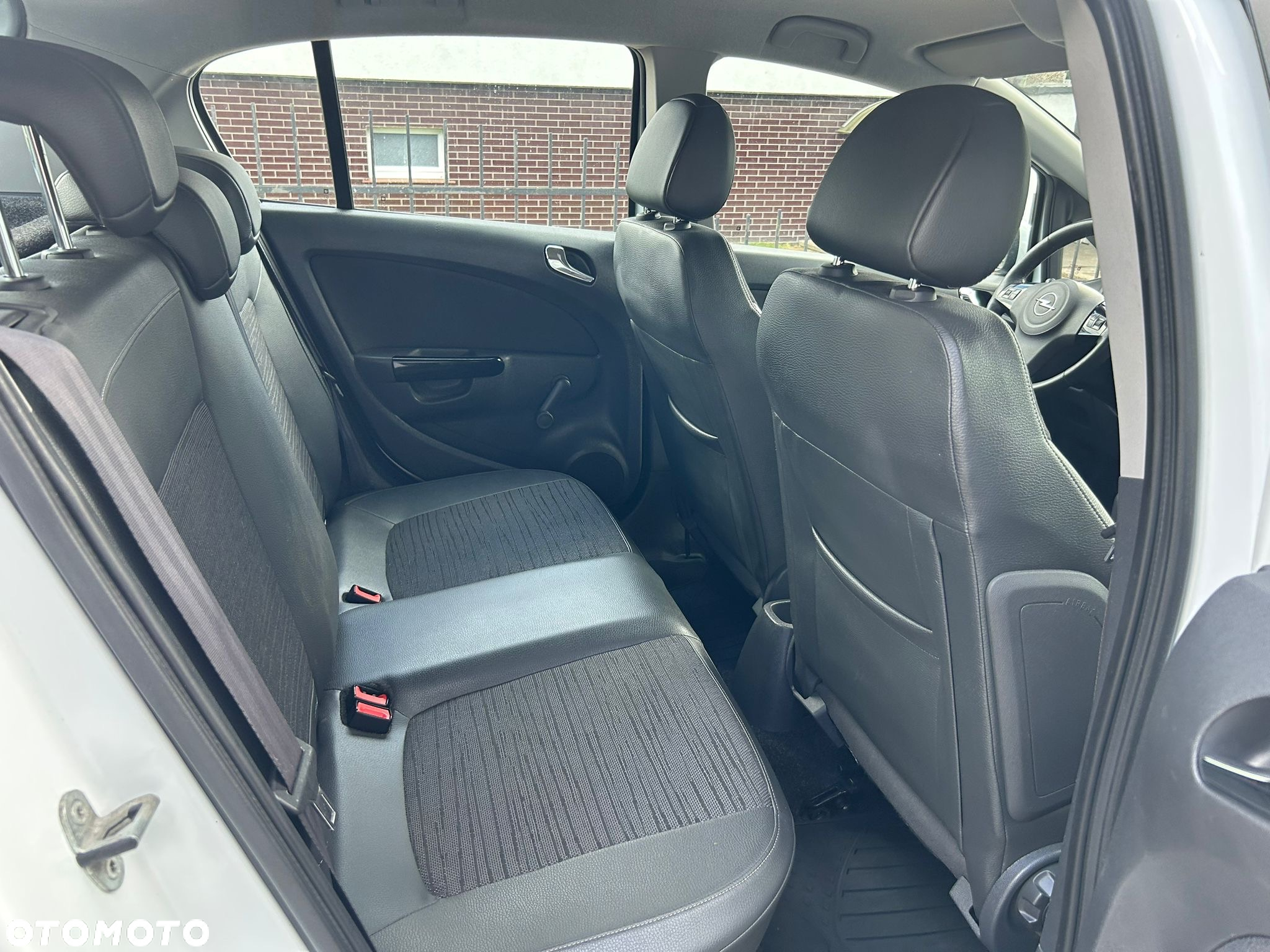 Opel Corsa 1.2 16V Edition / Active - 9