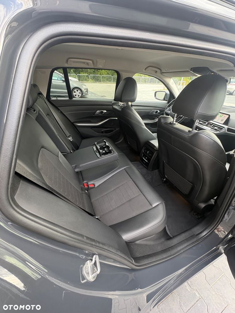 BMW Seria 3 320d Sport Line - 26