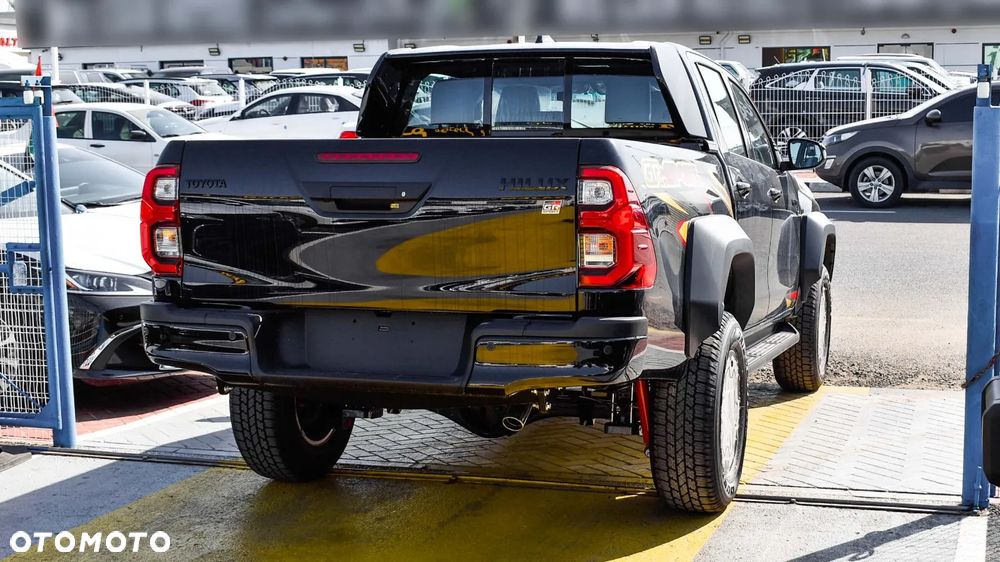 Toyota Hilux - 22