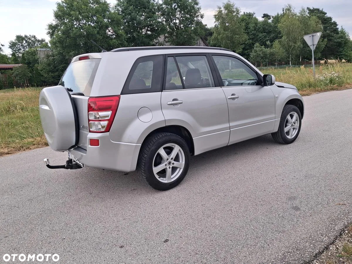Suzuki Grand Vitara 2.0 Comfort + - 15