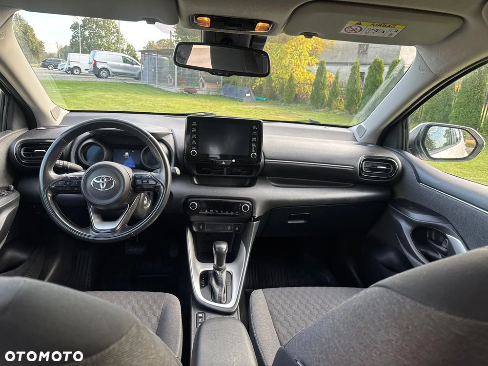 Toyota Yaris Hybrid 100 Selection - 7