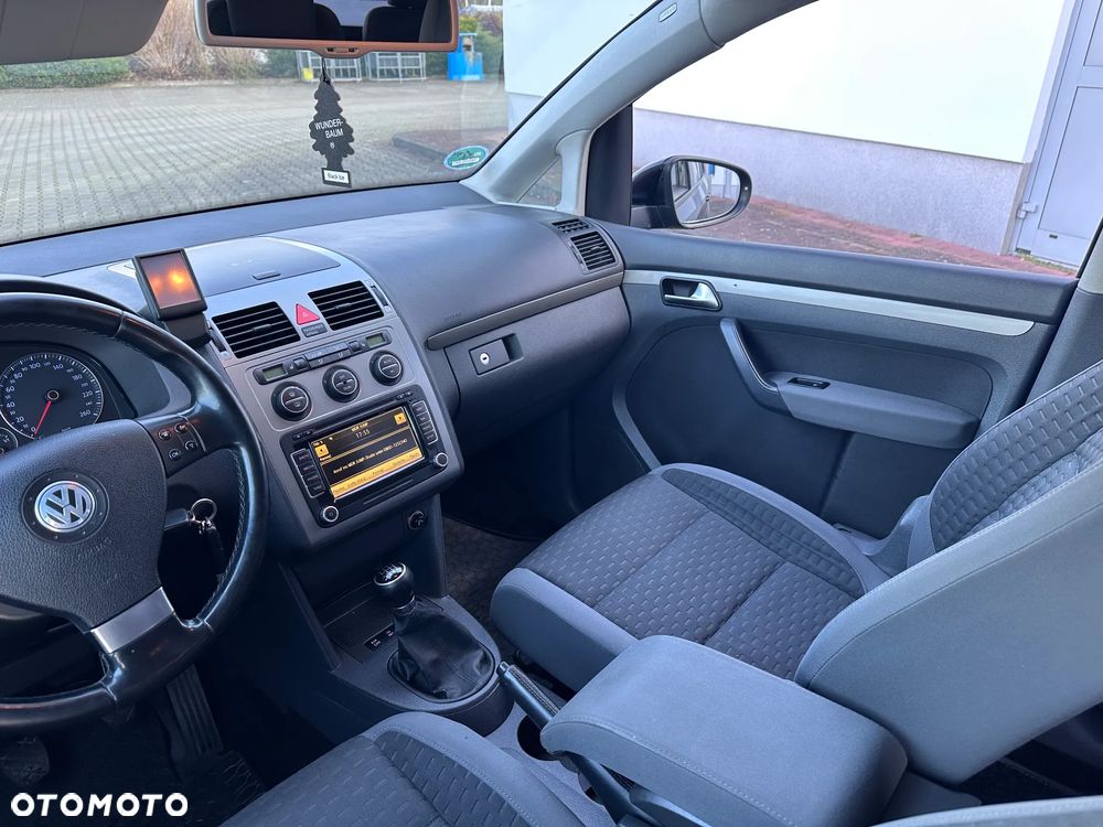 Volkswagen Touran 1.9 TDI DPF BlueMot Highline - 23