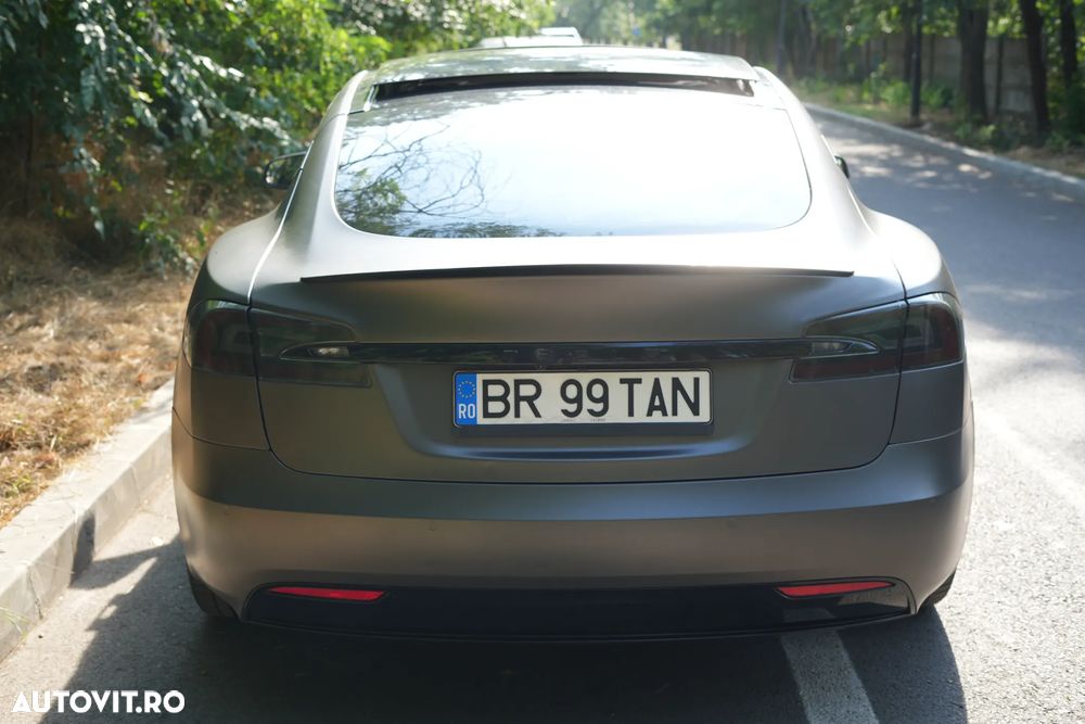 Tesla Model S - 3