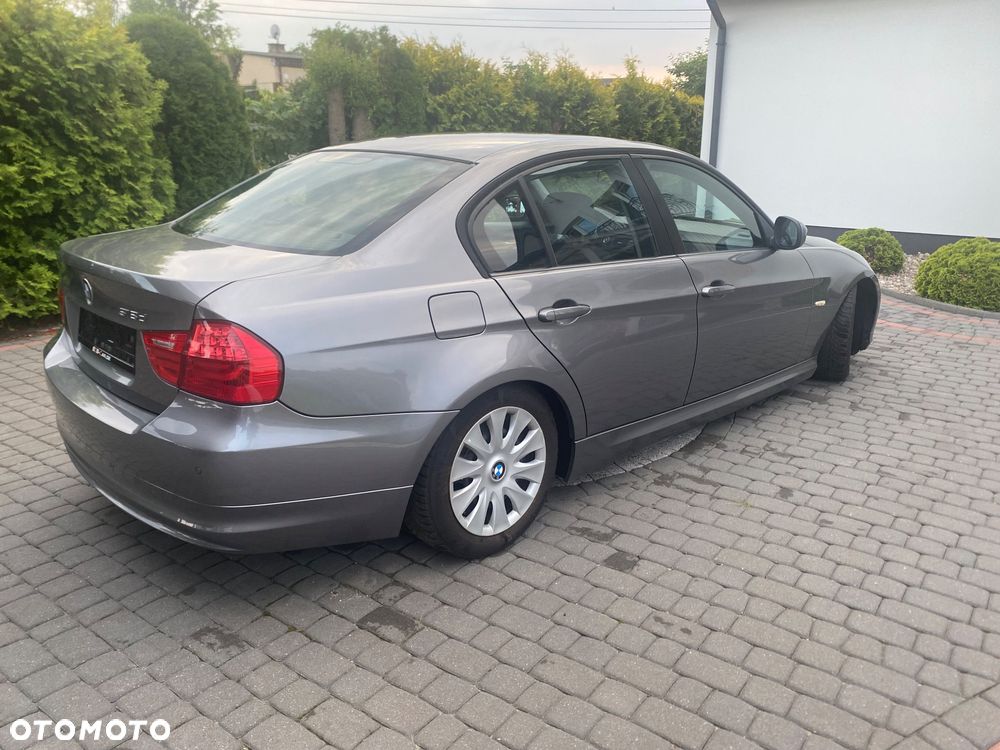 BMW Seria 3 318d Sport Line - 9