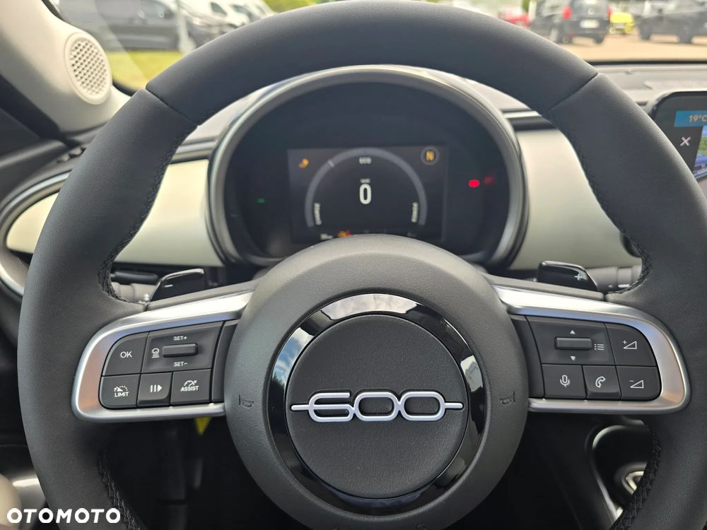 Fiat 600 ver-1-2-turbo-hybrid-la-prima-edct - 15