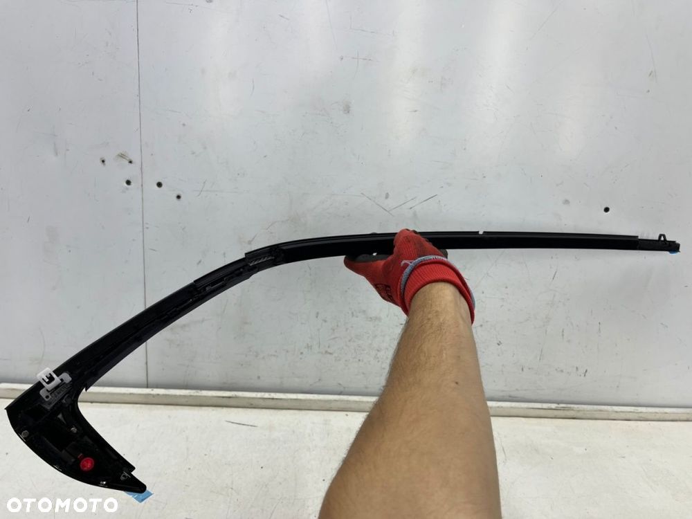 Listwa Mazda 3 IV BP 19r.- NOWA prawa tylna zgarniająca uszczelka zewnętrzna szyby drzwi CHROM - 3