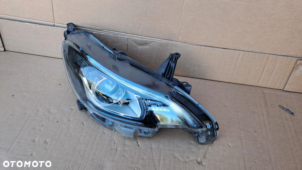 PEUGEOT 108 PRAWA LAMPA PRZEDNIA 81110-0H150 90026267 - 2