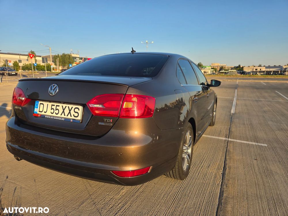 Volkswagen Jetta 1.6 TDI CR DPF DSG Highline - 4