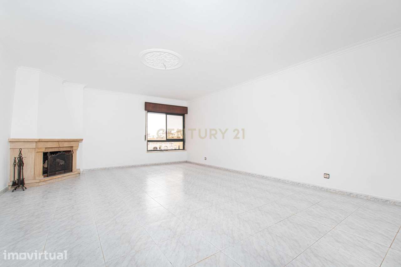 T3 Totalmente Remodelado com Vista Desafogada – 6ª Fase de Massamá - Grande imagem: 4/19