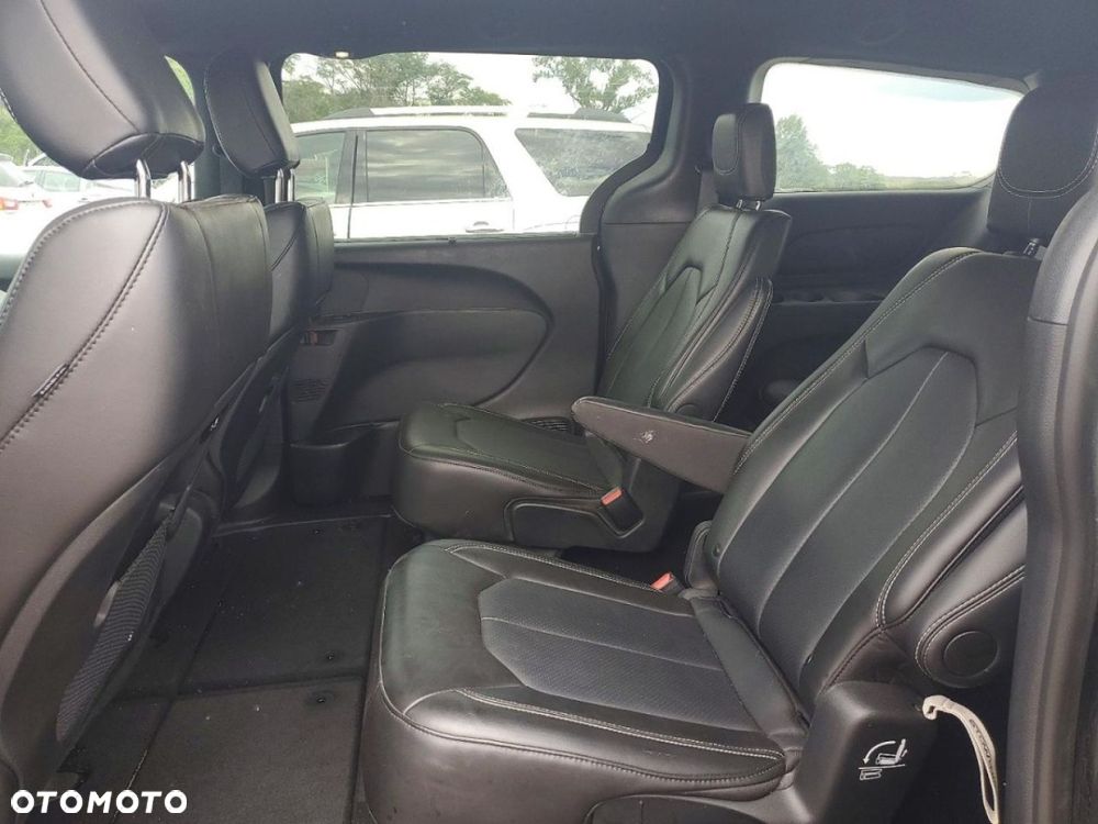 Chrysler Pacifica - 10